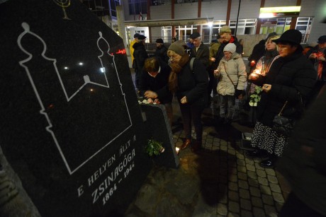 Megemlékezés a szörnyűség kitervelésének 81. évfordulóján Székesfehérváron